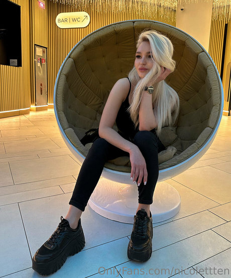 nicolettten actrice de nus img