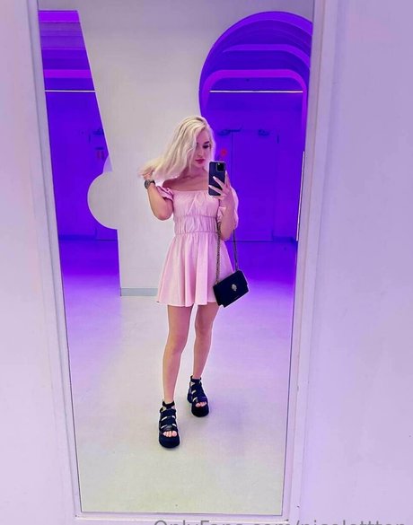 nicolettten modèle nu images