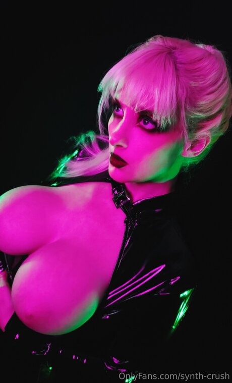synth crush modèle érotique photos
