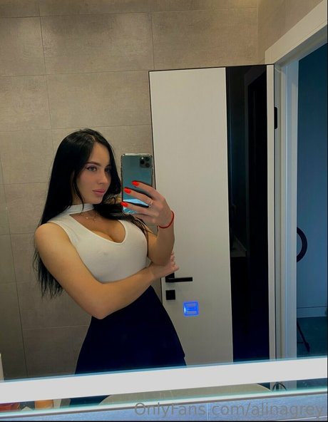 alinagrey étoile adulte images