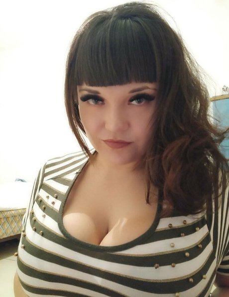 lara horn mannequin des photos