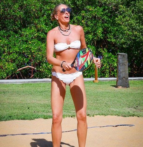 Adriane Galisteu art de star du porno galeries