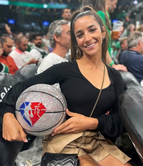 Aly Raisman modèle exclusif galeries