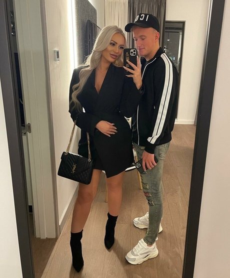 pawg rousse uniquementfans sympa parfait galeries