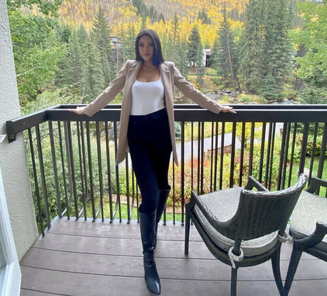 Kaitlyn Nguyen art étoile archive