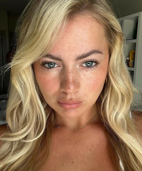 Tasha Ghouri étoile parfaite image