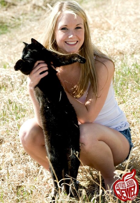 ThisYearsModel modèle nu img