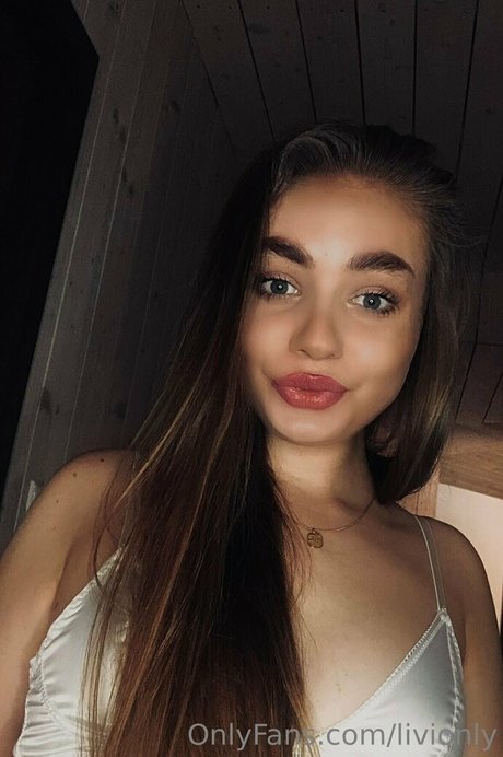 livionly actrice libre des photos