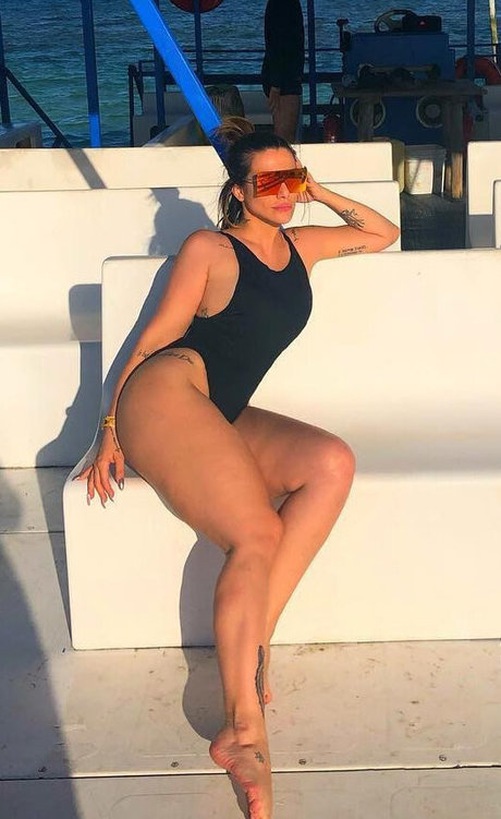 Cleo Pires nus étoiles archive