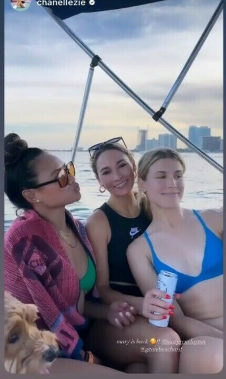 Eugenie Bouchard modèle nu galerie