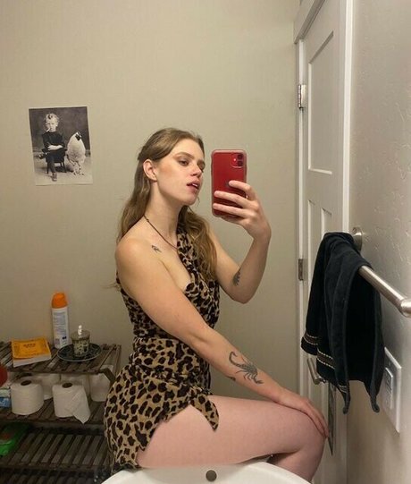 Cera Gibson modèle adulte image