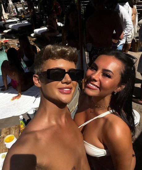 Paige Thorne haut de star du porno images