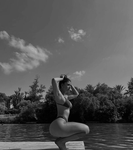 Ela Be eri modèle érotique des photos