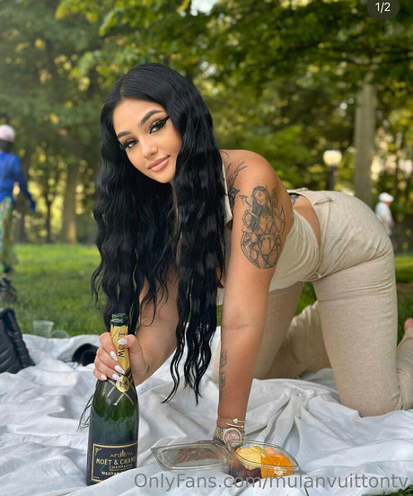 Mulanvuittontv mannequin archive