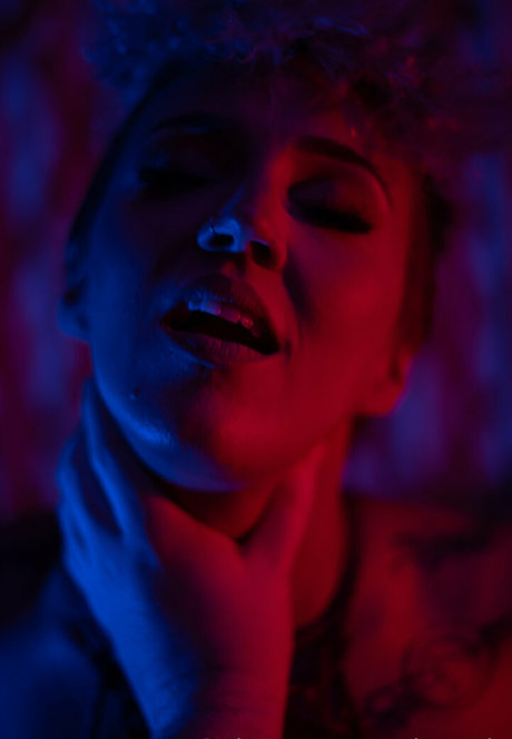 petits seins potelés onlyfans meilleur art galerie