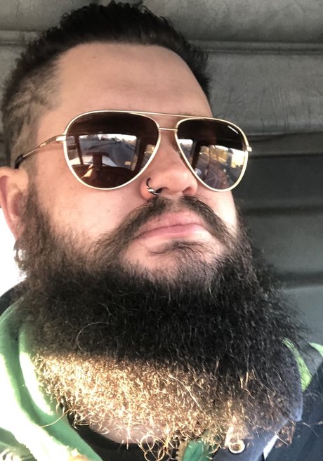 Mountain Bear star érotique des photos