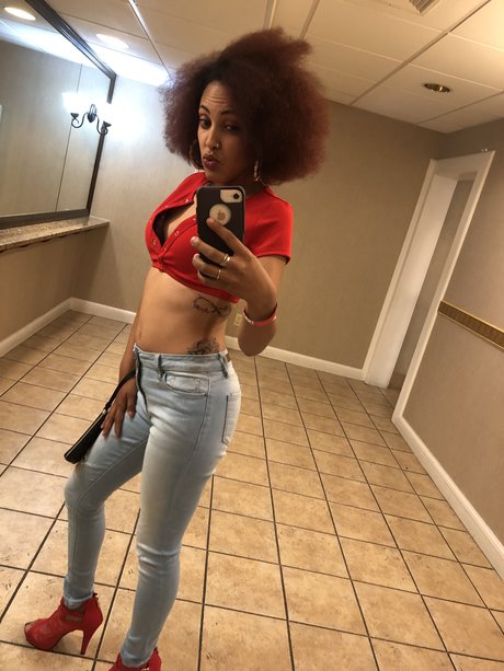 Mixed Goddess modèle pornographique images