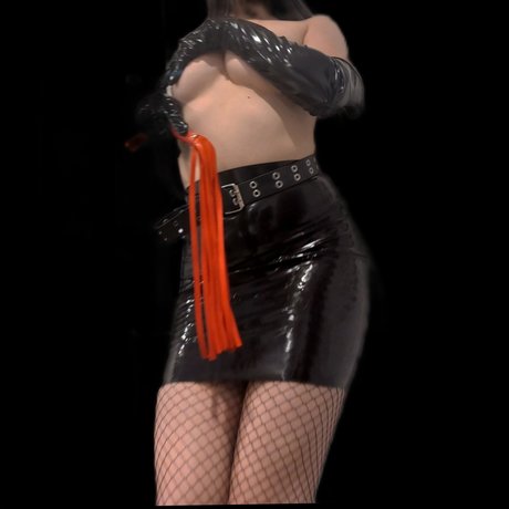 MISTRESS BELLATRIX haut étoile des photos