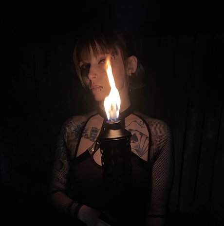 Tizzy Lane nus étoiles img