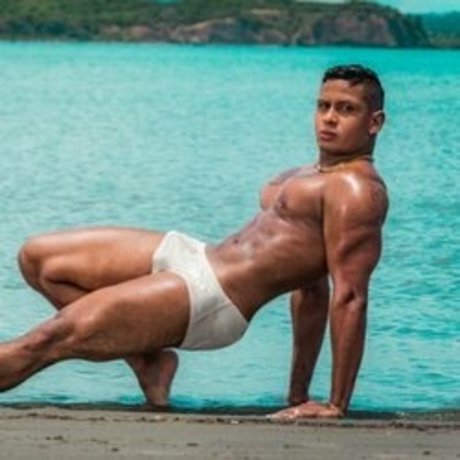 DominicWolfXxx modèle parfait archive