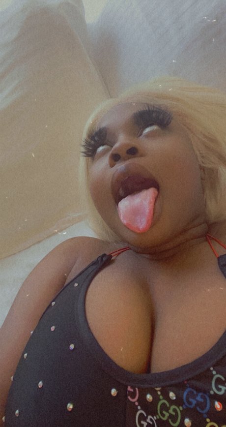 MoeStaxx actrice artistique collection