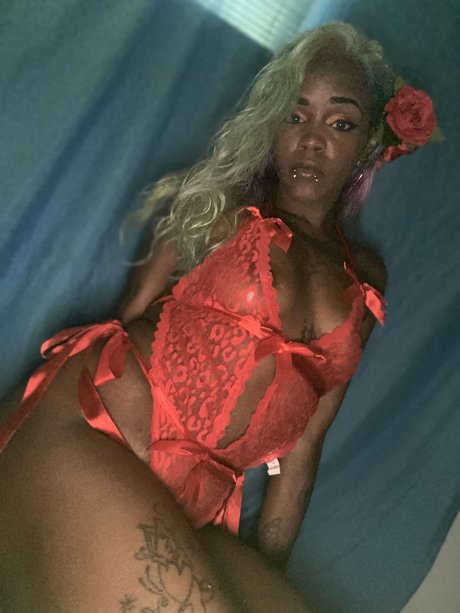 Treazure modèle érotique photos