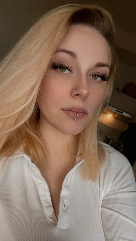 Laura Vinora actrice libre img