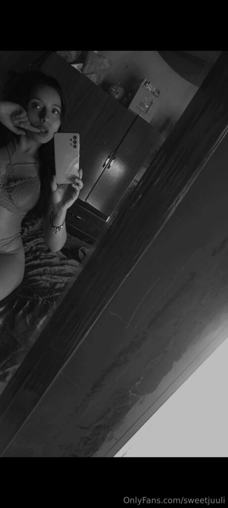 _V I D E O C A L L star du porno gratuite image