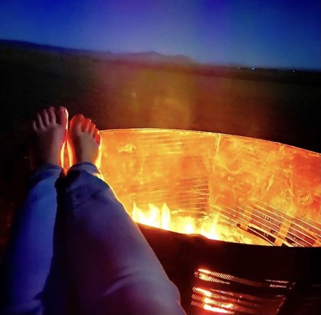 Tiny Blonde Feet belle actrice galeries