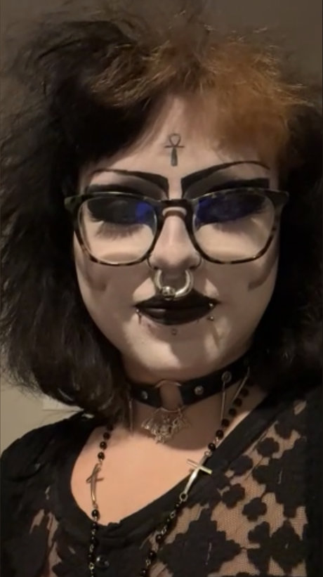 Miles Mortuary modèle nu img