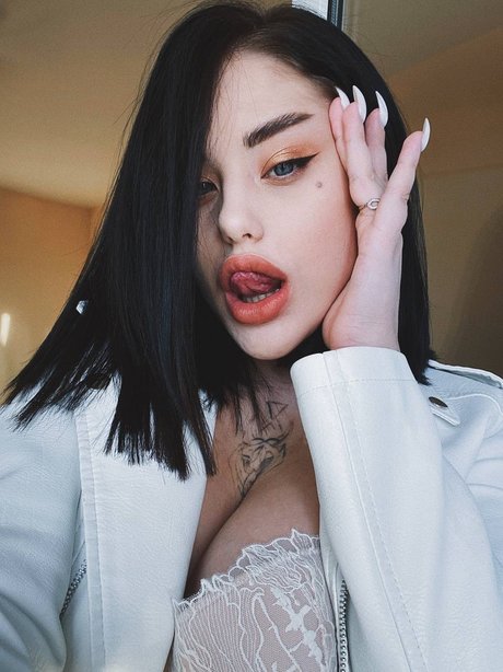 Trisha Star_ jolie étoile archive