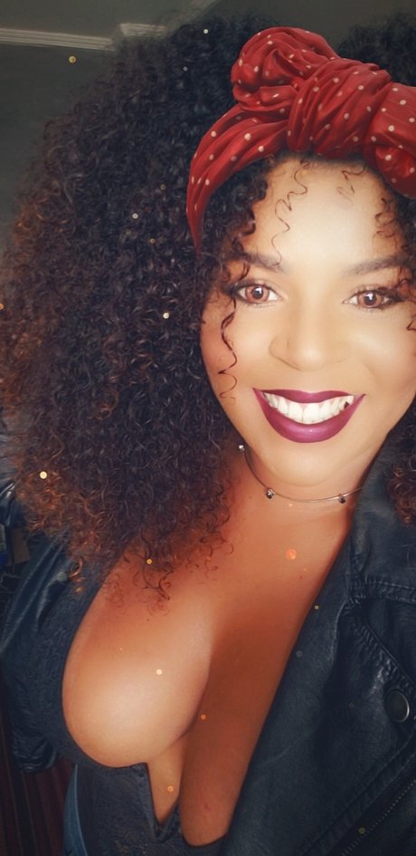 Mell Mulata Sexy modèles nus archive