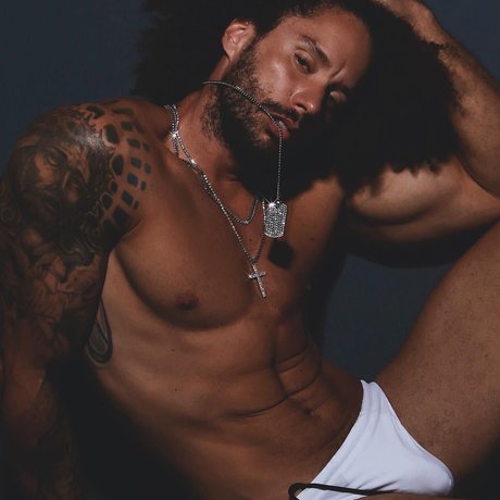 MuscleRican modèle adulte image