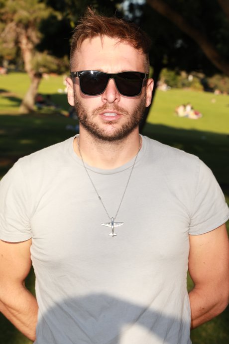 Conrad Parker étoile nue des photos