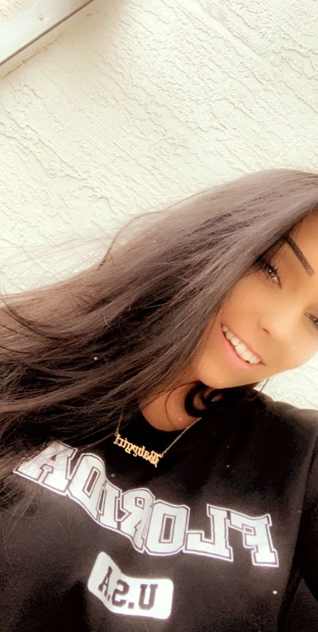 Tapanga Kelly modèle chaud img