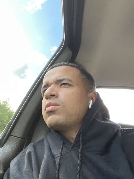 Santi and bunny modèle img