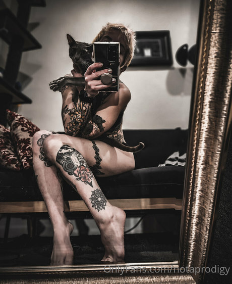 chatte chauve onlyfans sexe artistique collection