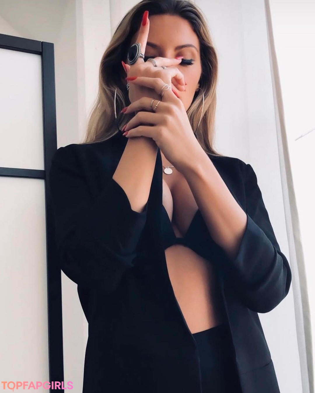 Ashley Schultz actrice exclusive collection