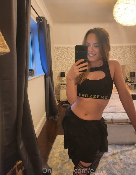 Ella Hughes étoile exclusive img