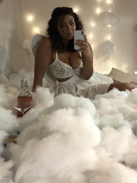 Caravega star du porno érotique image