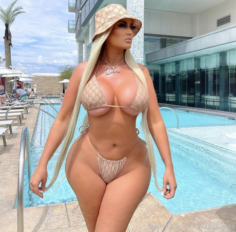 Danii Banks modèle magnifique galeries