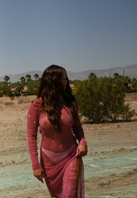 Oana Gregory modèle chaud galeries