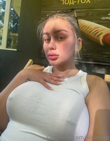 Alkonawt étoile nue des photos