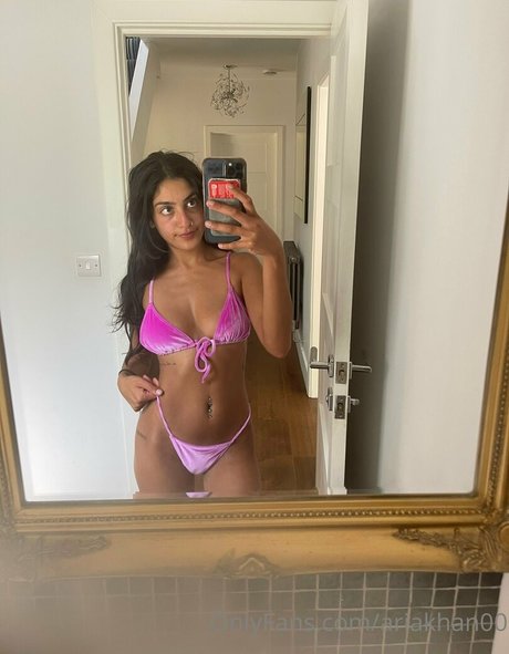 Aria Khan star du porno sympa photo