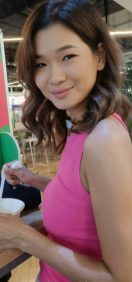 TickyPose star du porno gratuit img