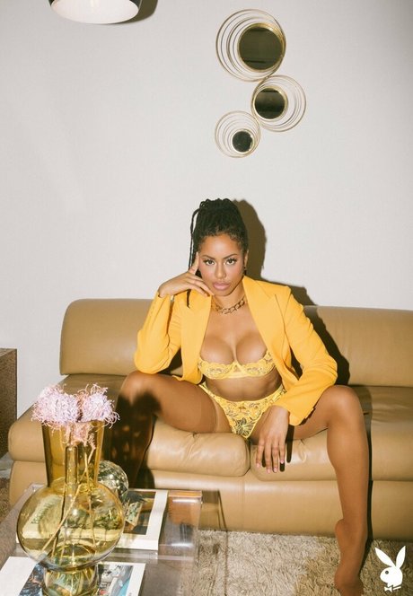 Kira Noir modèle hd images