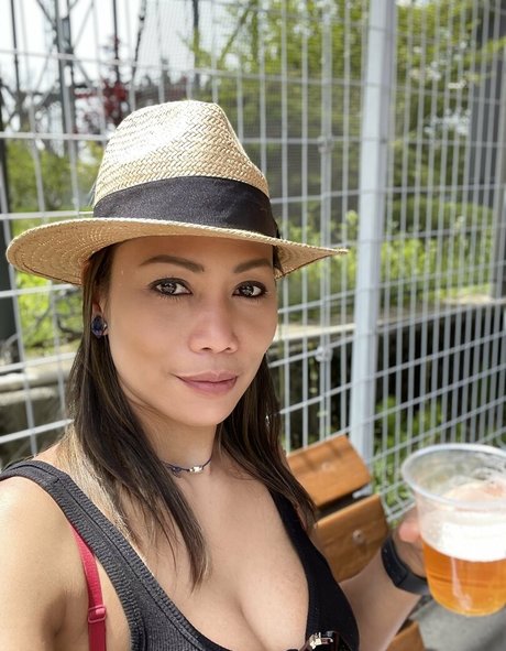 fellation publique onlyfans nus de haute qualité image