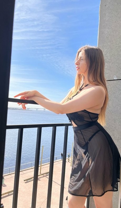 Elle Mira nus étoiles images