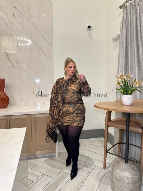 Miss Thick N Tatted star du porno gratuite img