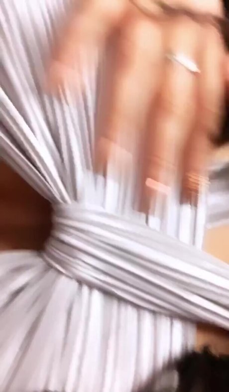 grande rousse onlyfans belle érotique galerie